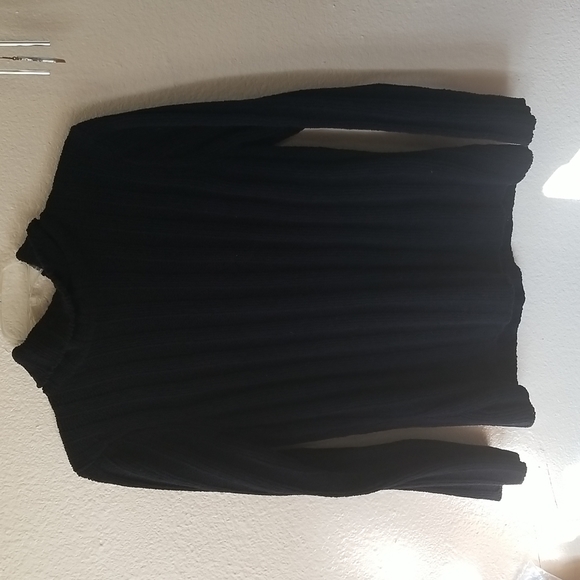 Chunky Knit Black Turtleneck - Picture 3 of 4